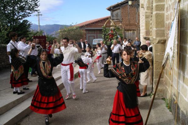 072-danzadores-procesion301CE7D5A-DA6D-CC6E-8FF6-A93208F4EEF9.jpg